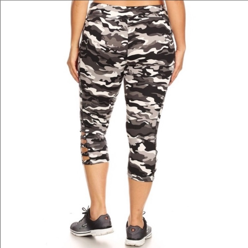 Plus size capris with pockets 🤩 coming soon - Picture 3 of 4